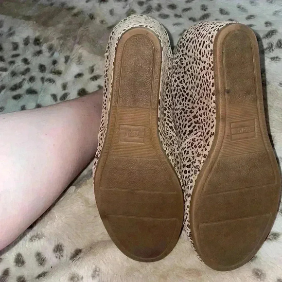 Tom’s Leopard Print Wedges - Picture 5 of 6